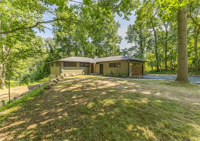 3rd image of 360 Thornell Rd, Pittsford, NY 14534 | MLS# R1699907