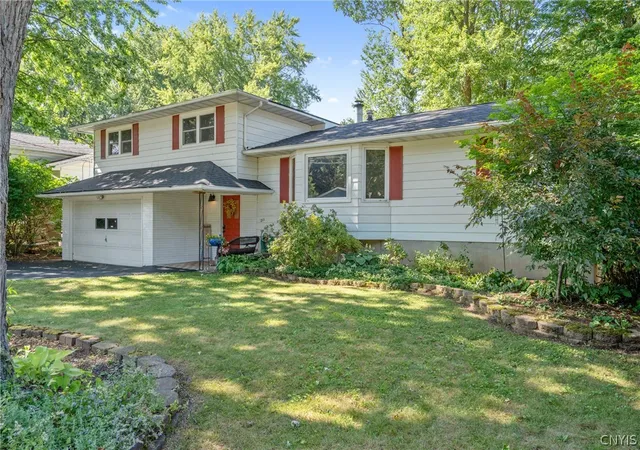 2nd image of 211 Donlin Dr, Salina, NY 13088 | MLS# S1699137