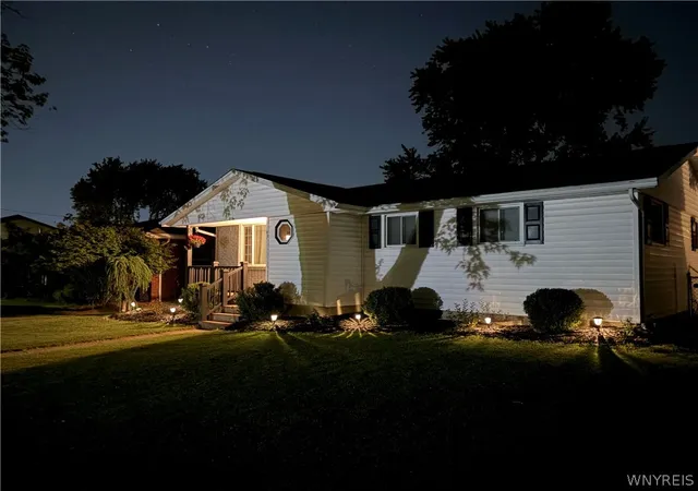 39th image of 63 Queens Dr, West Seneca, NY 14224 | MLS# B1699398