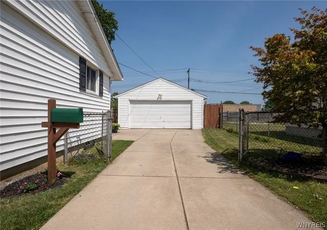 5th image of 63 Queens Dr, West Seneca, NY 14224 | MLS# B1699398