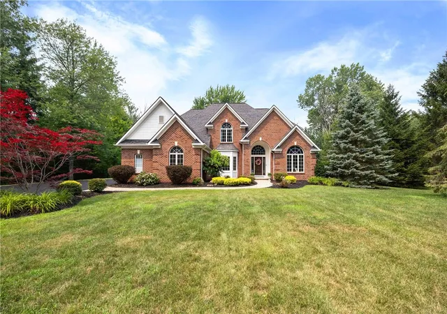 Photo 3 of Sale Pending at 250 Country Woods Ln, Rochester, NY 14626 | MLS# R1698163 | Listing updated on 2026-08-01