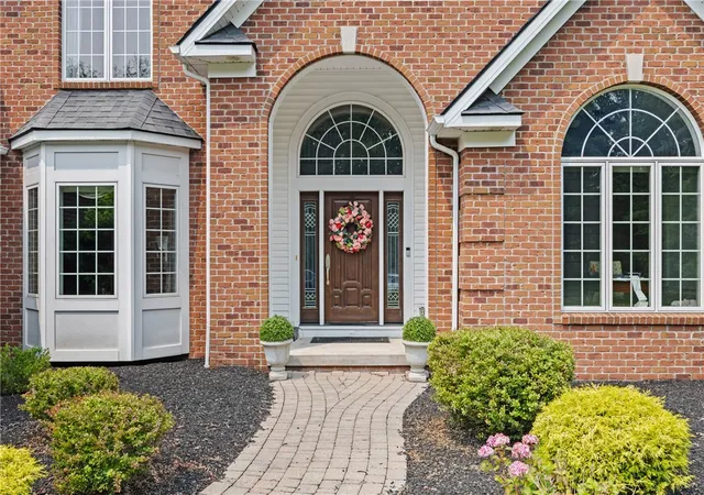 Photo 4 of Sale Pending at 250 Country Woods Ln, Rochester, NY 14626 | MLS# R1698163 | Listing updated on 2026-08-01