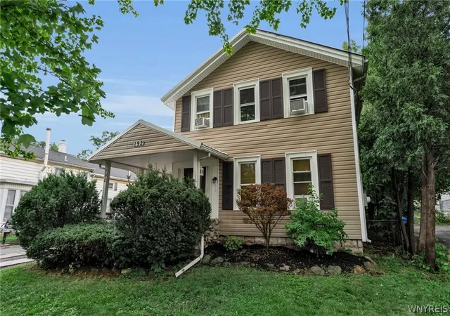 1st image of 192 Pine St, Lockport, NY 14094 | MLS# B1699921