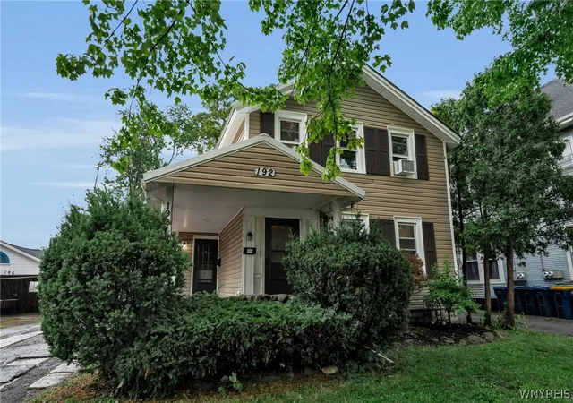 2nd image of 192 Pine St, Lockport, NY 14094 | MLS# B1699921