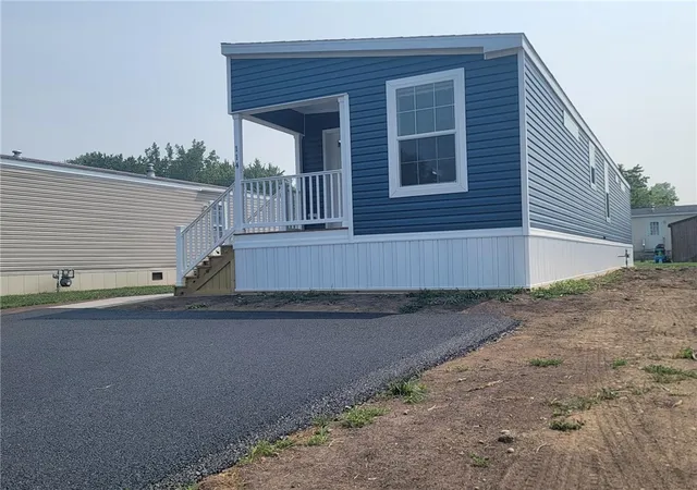 Photo 4 of Manufactured home for sale at 114 Meadowlark Dr, Weedsport, NY 13166 | MLS# R1700315 | Listing updated on 2026-07-21