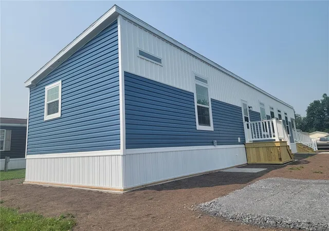 Photo 5 of Manufactured home for sale at 114 Meadowlark Dr, Weedsport, NY 13166 | MLS# R1700315 | Listing updated on 2026-07-21