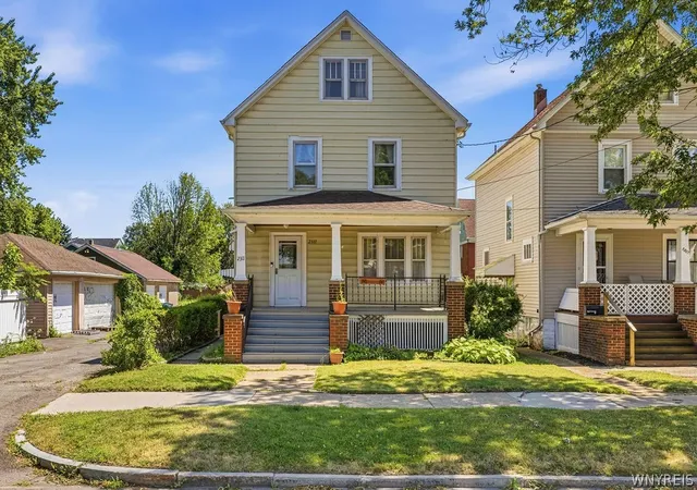 1st image of 2311 Walnut Ave, Niagara Falls, NY 14301 | MLS# B1699455