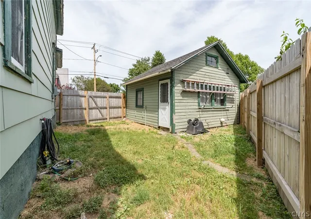 4th image of 1216 Bronson St, Watertown, NY 13601 | MLS# S1699570