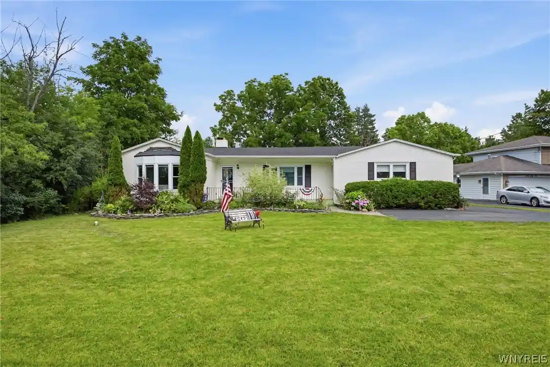 Photo 1 of Sale Pending at 4049 River Rd, Youngstown, NY 14174 | MLS# B1699149 | Listing updated on 2026-10-20