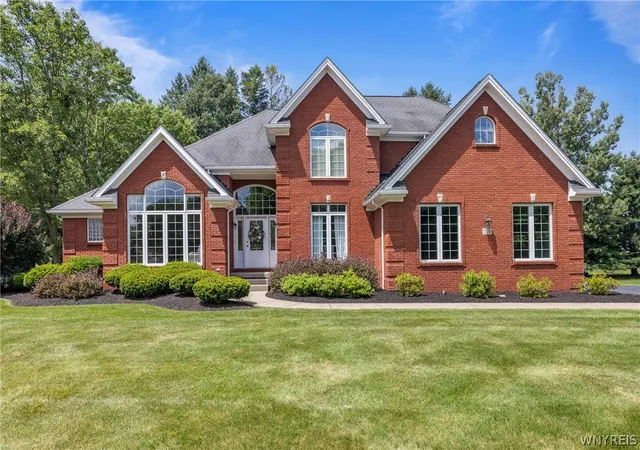 1st image of 160 Norwood Ln, Orchard Park, NY 14127 | MLS# B1696600