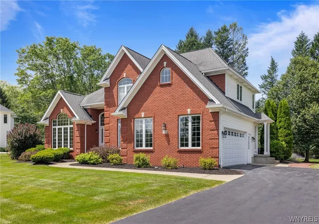 3rd image of 160 Norwood Ln, Orchard Park, NY 14127 | MLS# B1696600