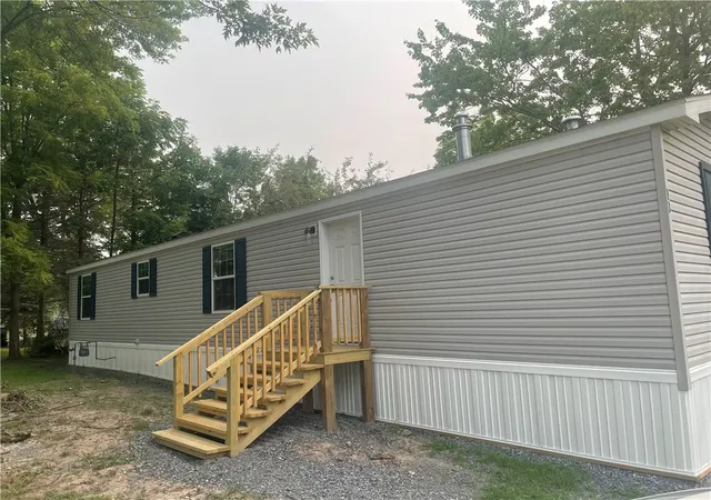 2nd image of 98 Northrup Lane, Farmington, NY 14425 | MLS# R1700418