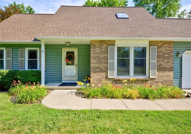2nd image of 10 Slate Dr, Chili, NY 14514 | MLS# R1699853