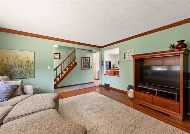 5th image of 10 Slate Dr, Chili, NY 14514 | MLS# R1699853