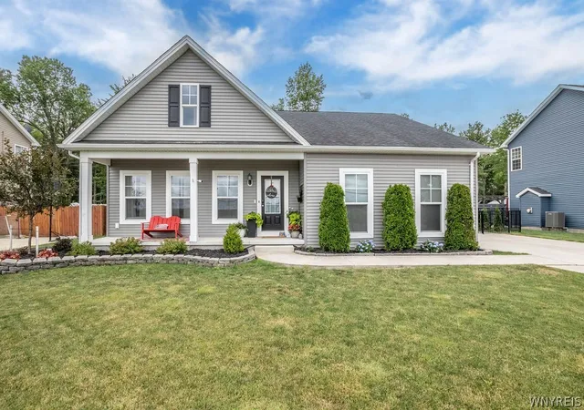 1st image of 828 Whitehaven Rd, Grand Island, NY 14072 | MLS# B1696915