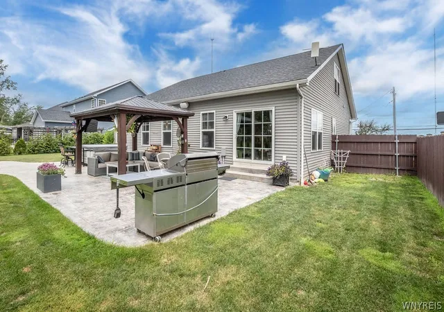 2nd image of 828 Whitehaven Rd, Grand Island, NY 14072 | MLS# B1696915