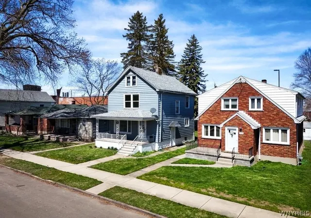 Photo 3 of Single family home for sale at 1126 La Salle Ave, Niagara Falls, NY 14301 | MLS# B1699685 | Listing updated on 2026-07-21