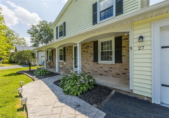 3rd image of 27 Sunny Slope Dr, Parma, NY 14468 | MLS# R1700164