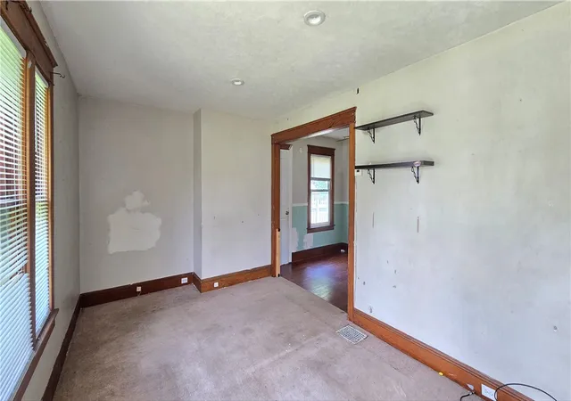 Photo 2 of Single family home for sale at 917 Sycamore St, Elmira, NY 14904 | MLS# R1700385 | Listing updated on 2026-07-21