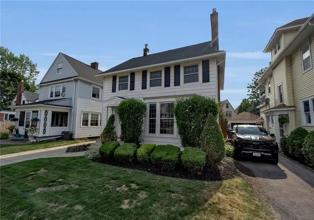 Photo 3 of Sale Pending at 94 Larchmont Rd, Buffalo, NY 14214 | MLS# R1700466 | Listing updated on 2026-07-28
