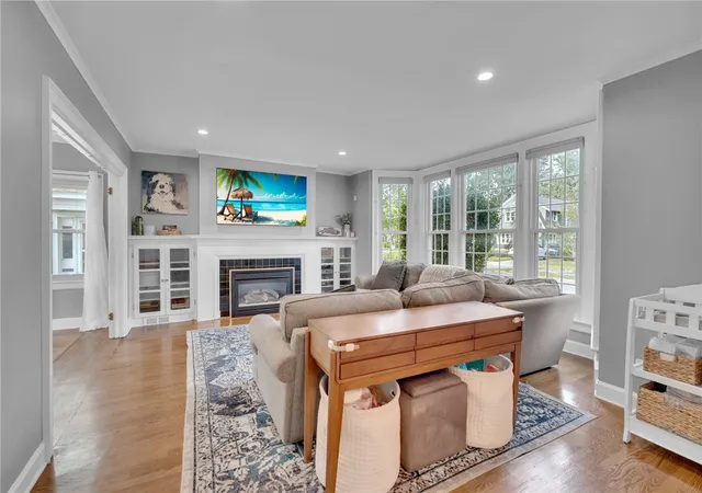 Photo 4 of Sale Pending at 94 Larchmont Rd, Buffalo, NY 14214 | MLS# R1700466 | Listing updated on 2026-07-28