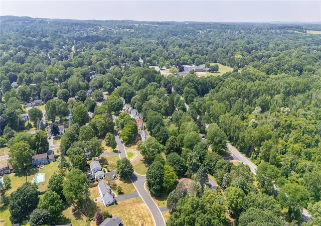 27th image of 54 Parkridge Dr, Pittsford, NY 14534 | MLS# R1699826