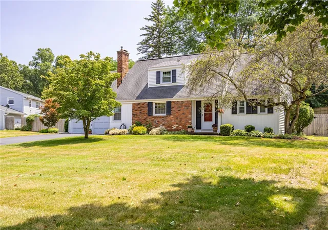 2nd image of 54 Parkridge Dr, Pittsford, NY 14534 | MLS# R1699826