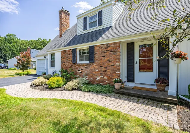 3rd image of 54 Parkridge Dr, Pittsford, NY 14534 | MLS# R1699826