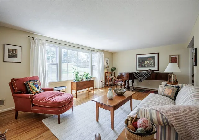 4th image of 54 Parkridge Dr, Pittsford, NY 14534 | MLS# R1699826