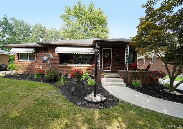 1st image of 717 Shad St, North Tonawanda, NY 14120 | MLS# B1700104
