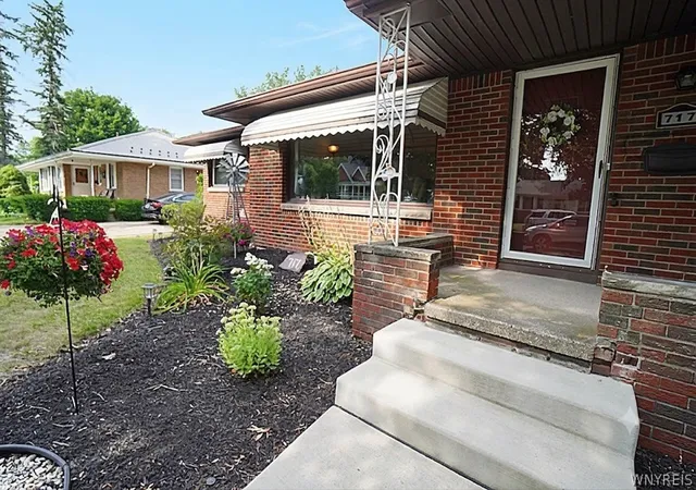 2nd image of 717 Shad St, North Tonawanda, NY 14120 | MLS# B1700104