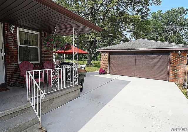 5th image of 717 Shad St, North Tonawanda, NY 14120 | MLS# B1700104