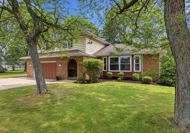2nd image of 3 Beaverbrook Ct, Depew, NY 14043 | MLS# B1699900