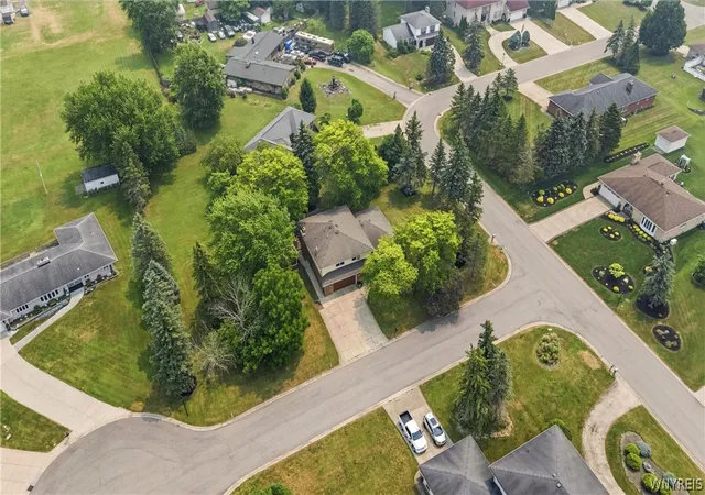 3rd image of 3 Beaverbrook Ct, Depew, NY 14043 | MLS# B1699900