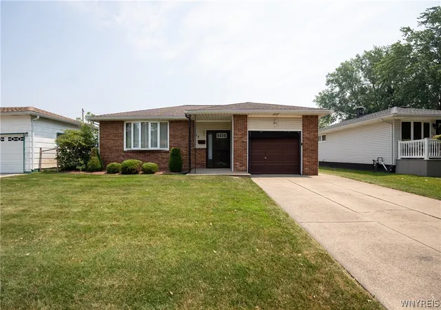 1st image of 17 Mayberry Dr E, Buffalo, NY 14227 | MLS# B1699990