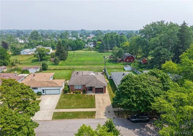 2nd image of 17 Mayberry Dr E, Buffalo, NY 14227 | MLS# B1699990