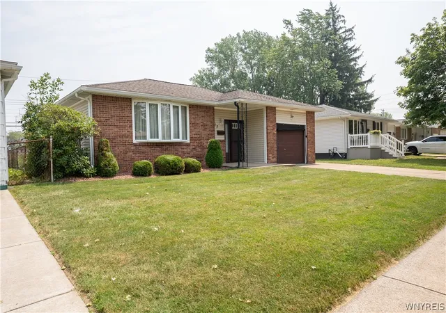 4th image of 17 Mayberry Dr E, Buffalo, NY 14227 | MLS# B1699990
