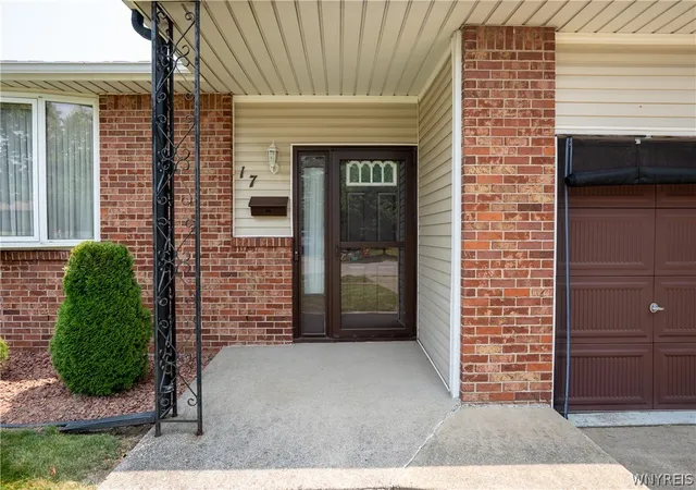 5th image of 17 Mayberry Dr E, Buffalo, NY 14227 | MLS# B1699990