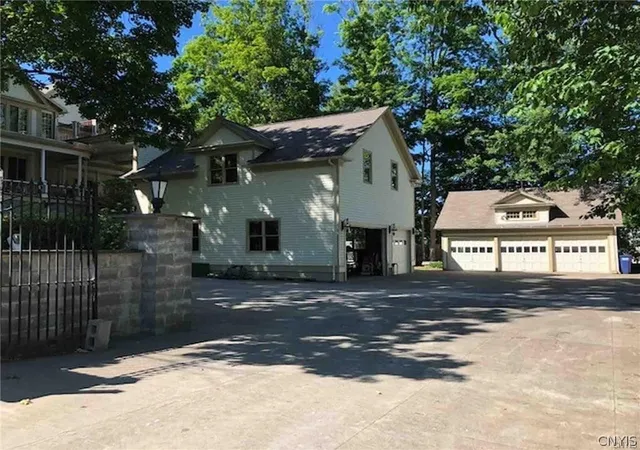 Photo 4 of Single family home for sale at 1010 Utica St, Oriskany, NY 13424 | MLS# S1700531 | Listing updated on 2026-07-24