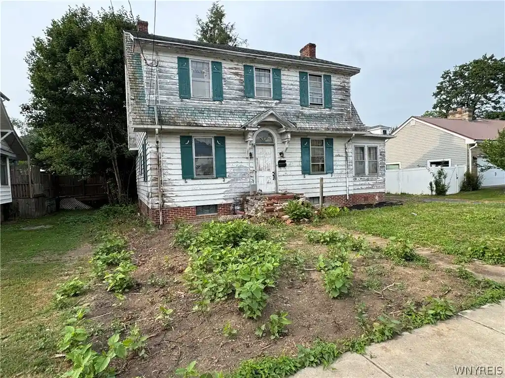 Single family home for sale at 19 Maple Ave, Gowanda, NY 14070 | MLS# B1700342