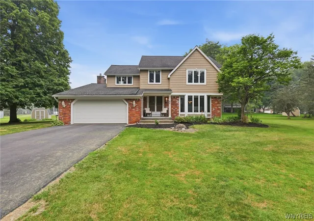 1st image of 42 Hawthorne Ct, Orchard Park, NY 14127 | MLS# B1700435