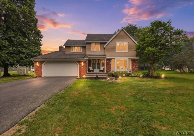 2nd image of 42 Hawthorne Ct, Orchard Park, NY 14127 | MLS# B1700435