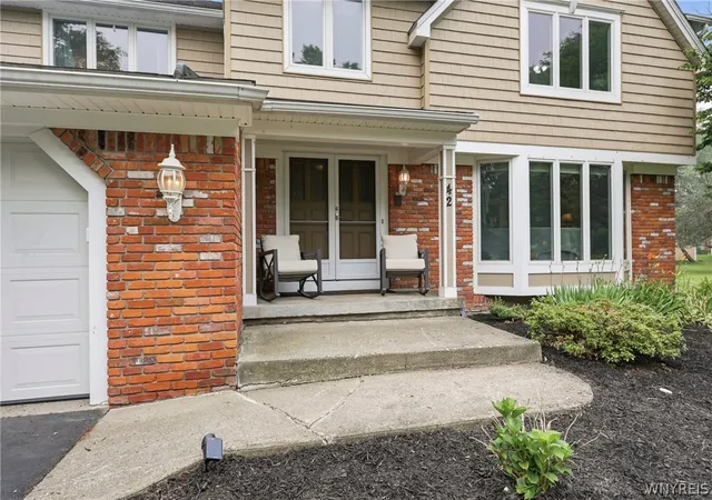 4th image of 42 Hawthorne Ct, Orchard Park, NY 14127 | MLS# B1700435