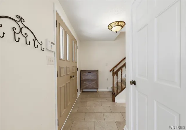 5th image of 42 Hawthorne Ct, Orchard Park, NY 14127 | MLS# B1700435