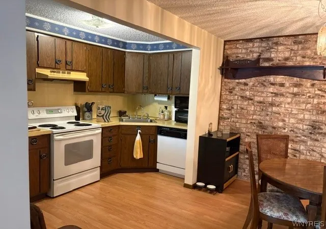 3rd image of 106 Foxberry Dr #A, Getzville, NY 14068 | MLS# B1700575