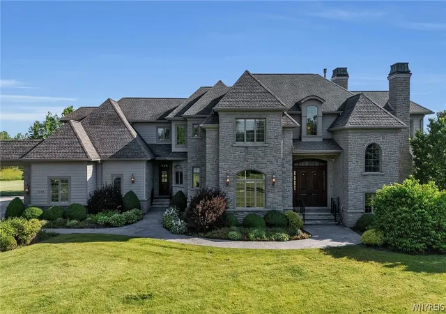2nd image of 7260 Country View Ln, Clarence Center, NY 14032 | MLS# B1700607