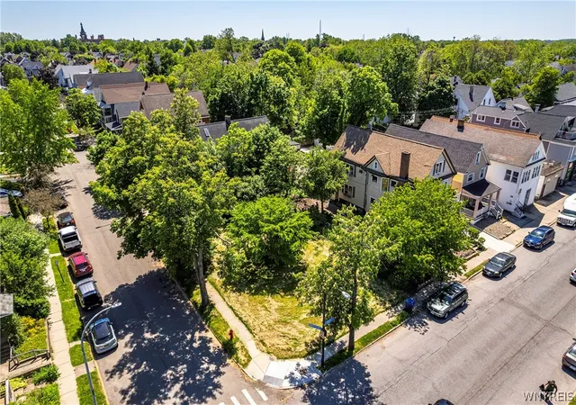 4th image of 411 Forest Ave, Buffalo, NY 14213 | MLS# B1687366