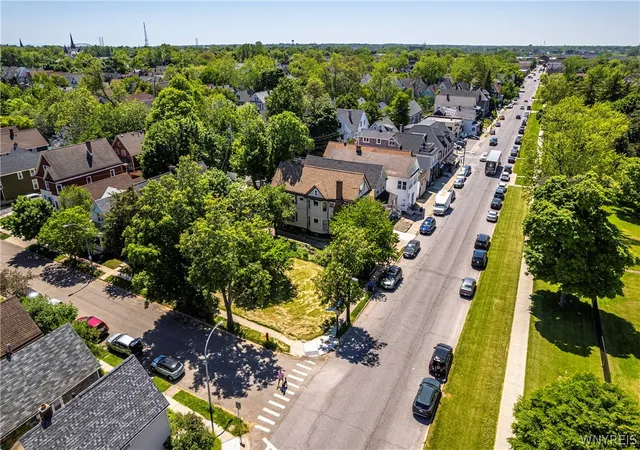 5th image of 411 Forest Ave, Buffalo, NY 14213 | MLS# B1687366