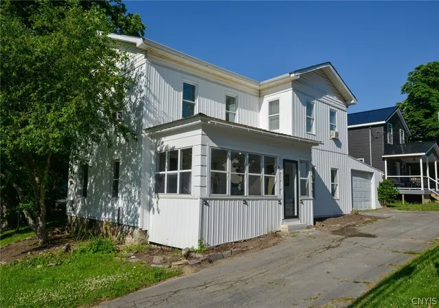 2nd image of 93 Walton St, Alexandria Bay, NY 13607 | MLS# S1698426