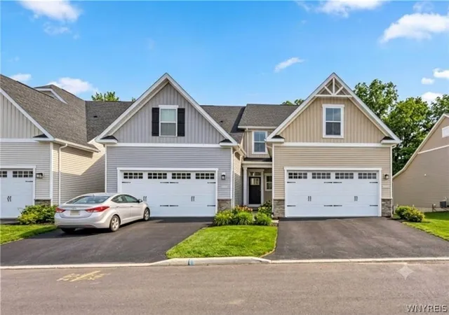 1st image of 173 Sandstone Cir, Grand Island, NY 14072 | MLS# B1700224